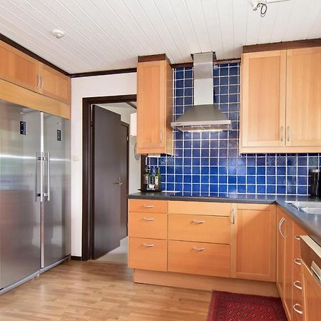 Private Room With No Windows In Shared House-5 Umea Exterior photo